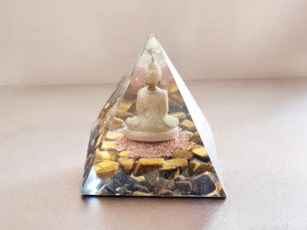 Orgonite pyramide bouddha oeil de tigre